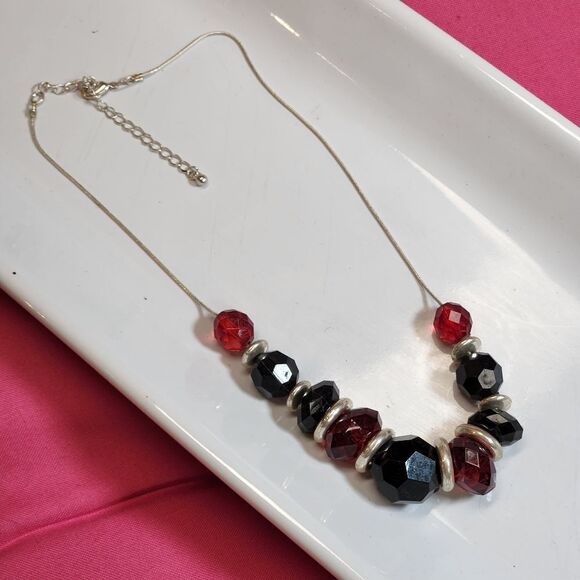 GUC Black & Red Necklace - Picture 1 of 5